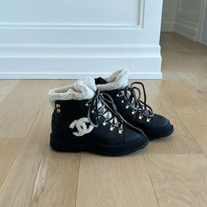 Chanel New Size 40 Lace Up Ski Boot Shearling Lined Black and White Rare!!